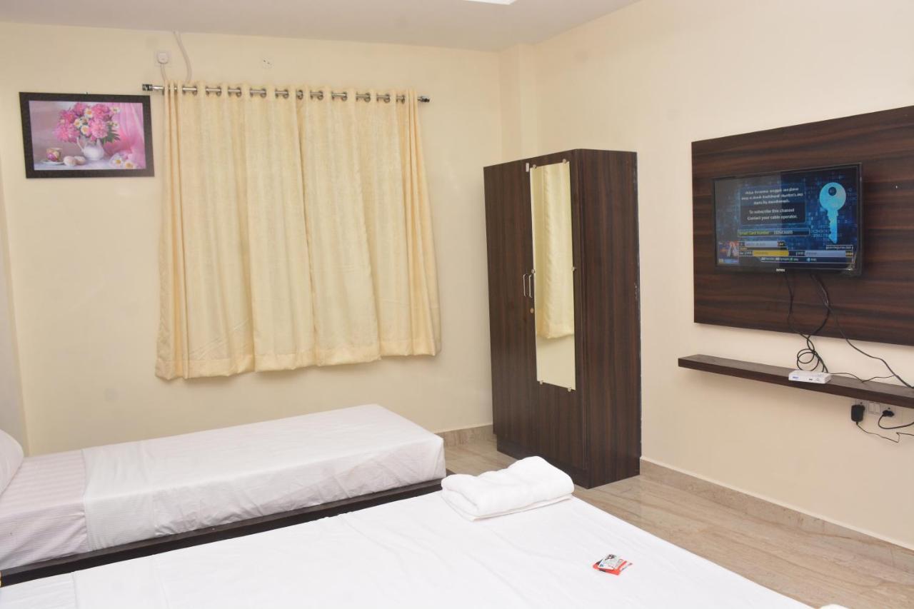 Arihanth Inn Веллуру Экстерьер фото